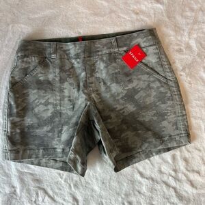 SPANX Camo Pull-On Shorts Stretch Twill High Rise Shaping Casual Summer Large